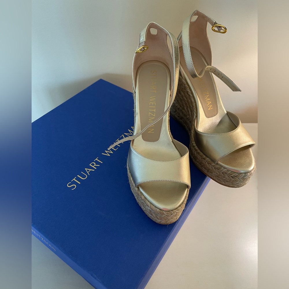 Stuart Weitzam gold espadrille wedges. NWT. Size 6